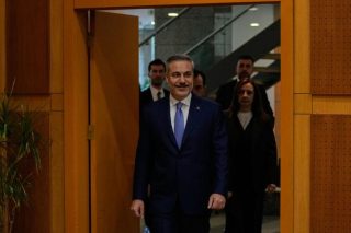 Τι κρύβει η επίθεση του Χακάν Φιντάν στην τριμερή Ελλάδας-Κύπρου-Ισραήλ